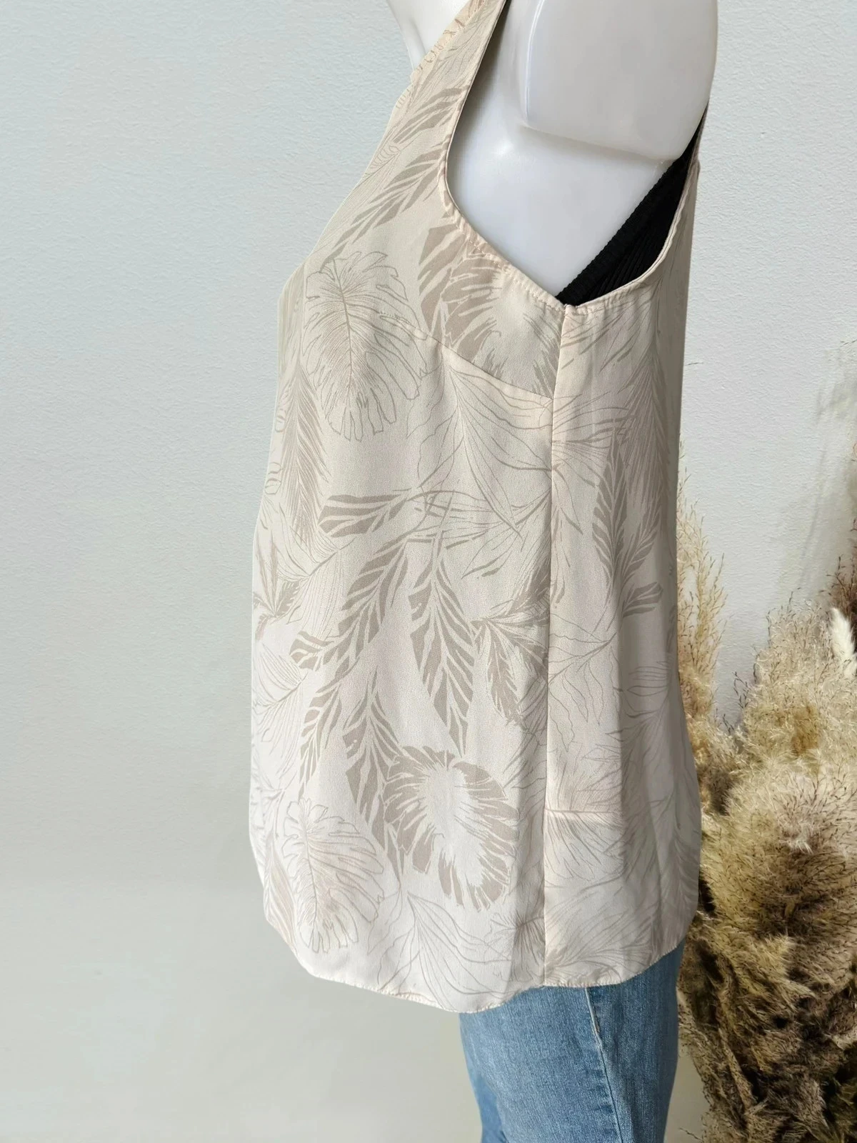 Mooie vloeiende crème zwangerschapsblouse met patroon T38/M – photo 3